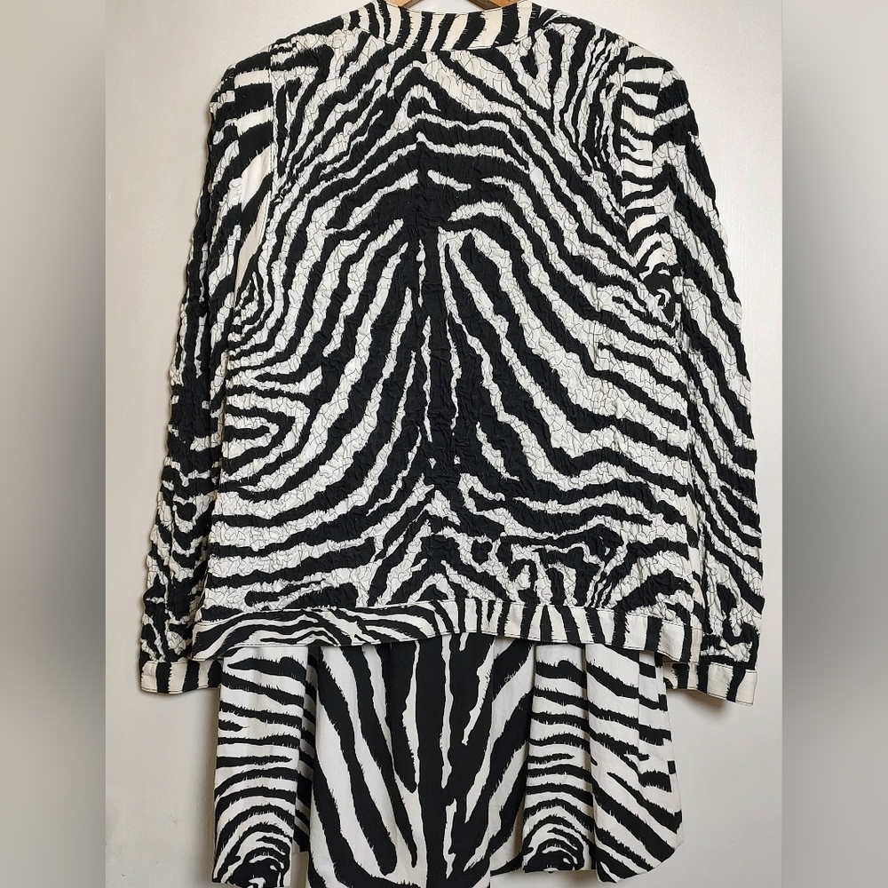 Zebra Print Wrinkled Rich Denim Jacket and Skirt Set By Gene Ewing For Bis Woman - Picture 8 of 15